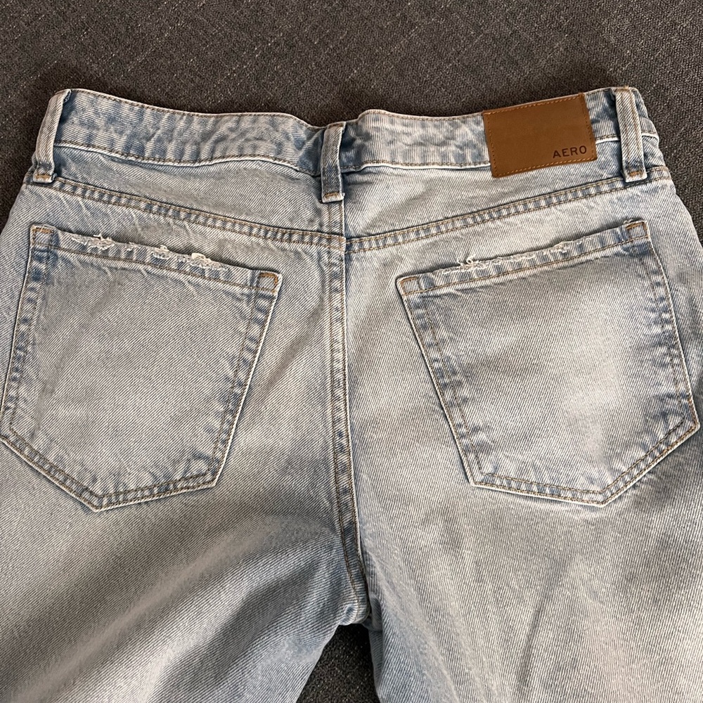 Aeropostale Women’s Low Rise Baggy Light Wash Straight Jeans - Picture 4 of 4
